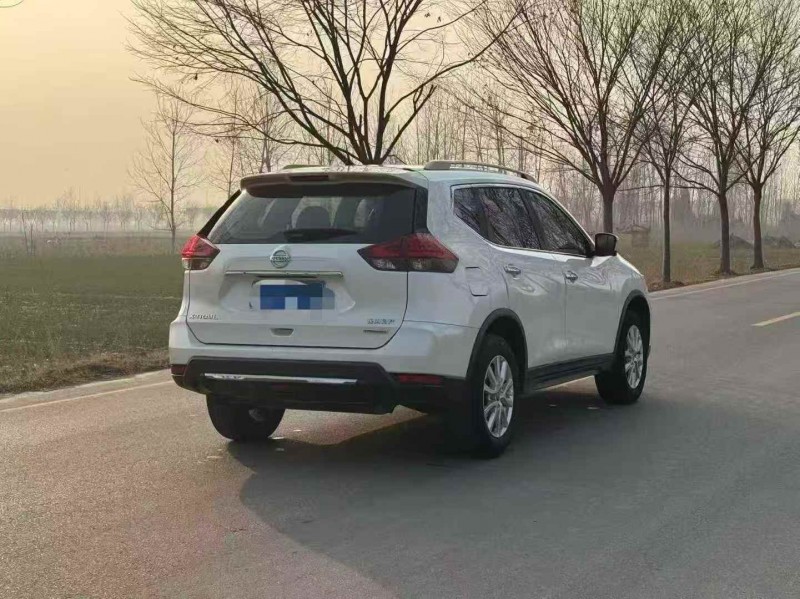 苏州19年日产奇骏8