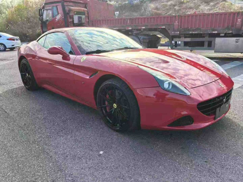 景德镇17年法拉利California T2