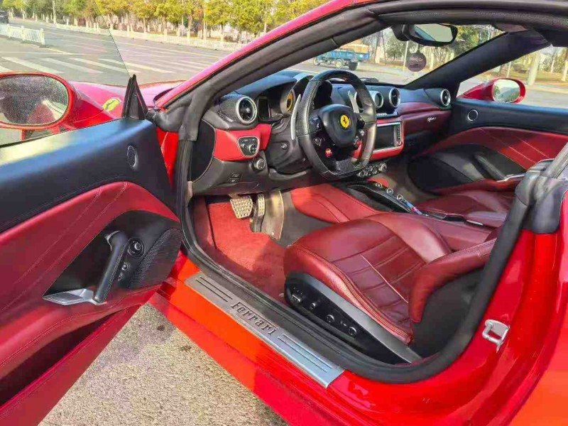 景德镇17年法拉利California T3