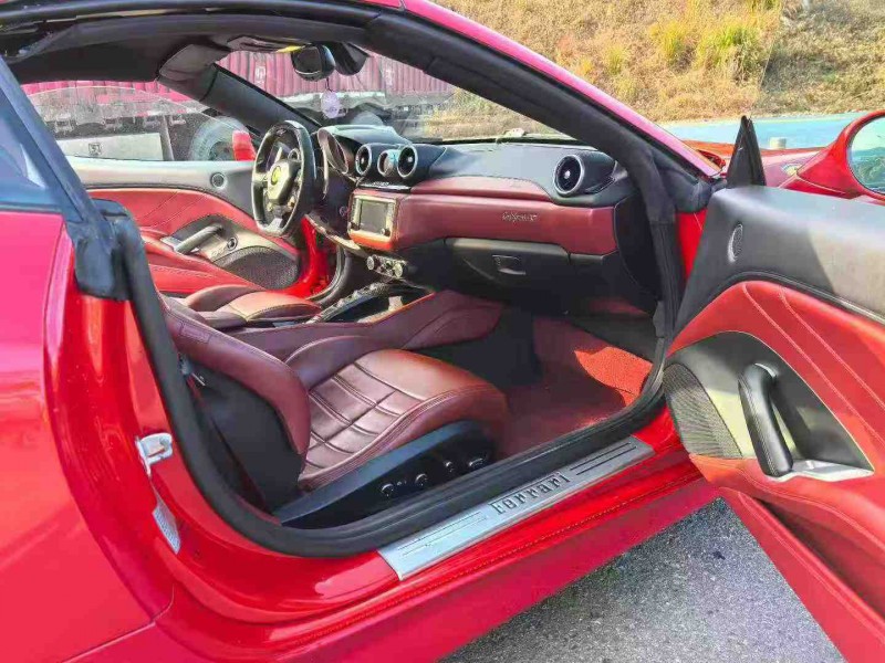 景德镇17年法拉利California T4