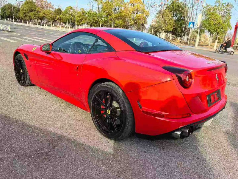 景德镇17年法拉利California T5