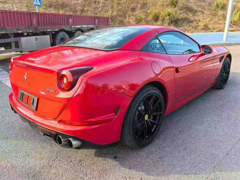 景德镇17年法拉利California T6