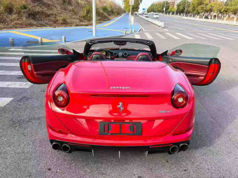 景德镇17年法拉利California T9
