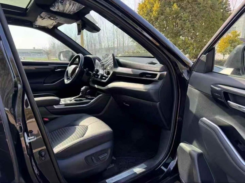 徐州23年丰田塞纳4