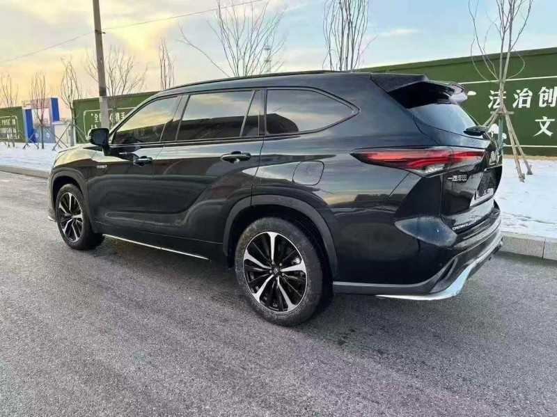 济宁24年丰田皇冠7