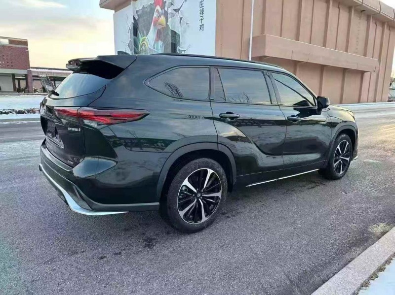 济宁24年丰田皇冠8