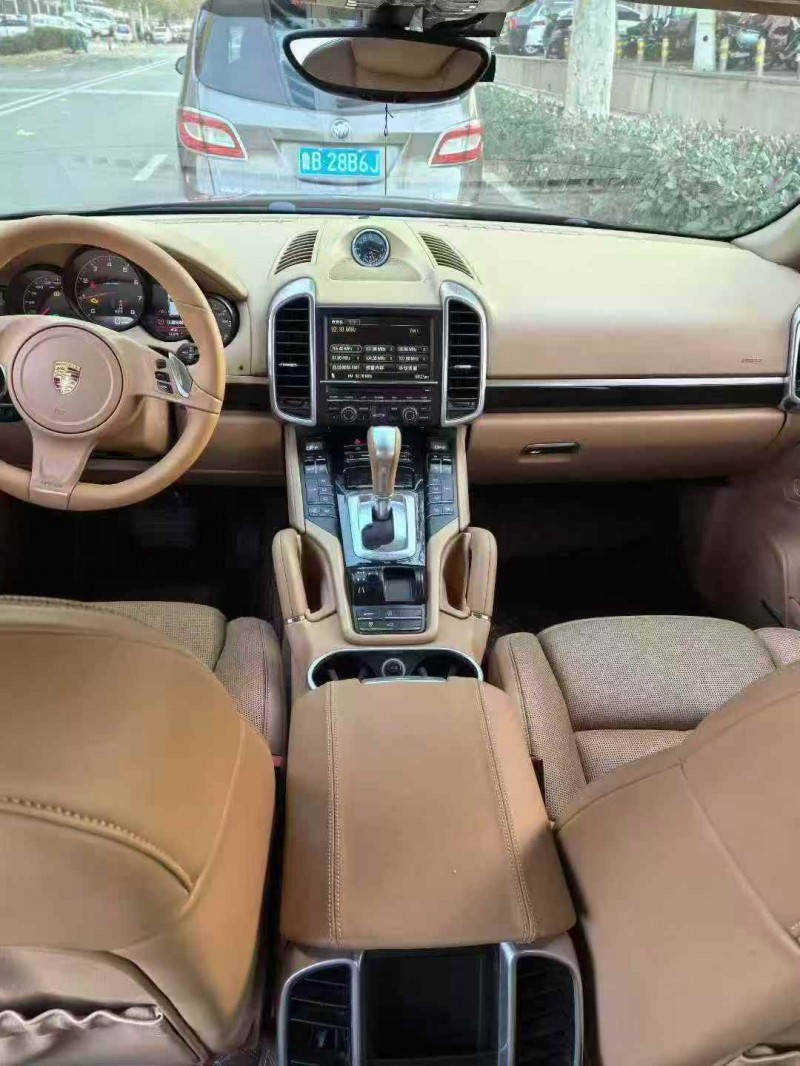 东营13年保时捷卡宴4