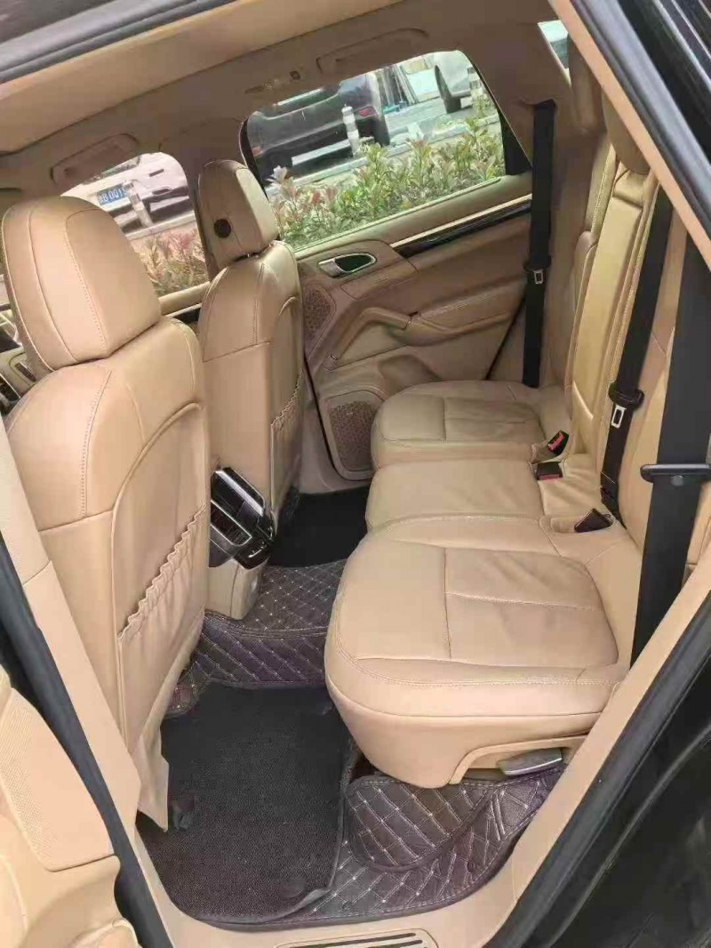 东营13年保时捷卡宴6