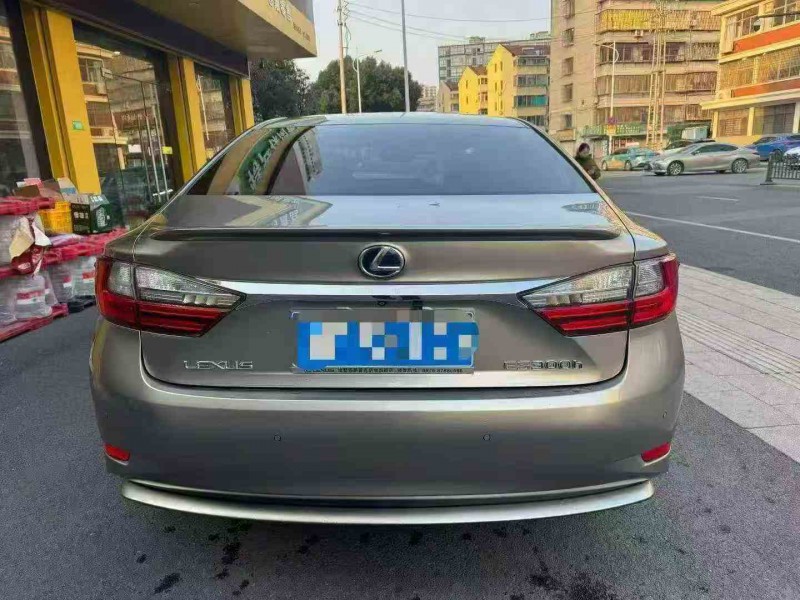 绍兴17年雷克萨斯ES8