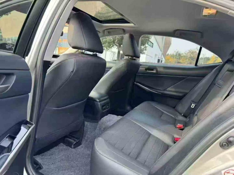 金华18年雷克萨斯IS5