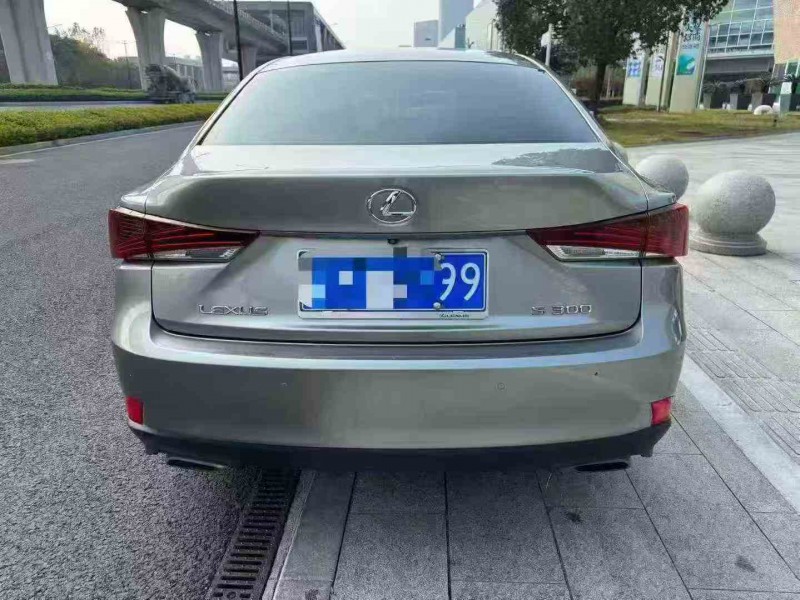 金华18年雷克萨斯IS9