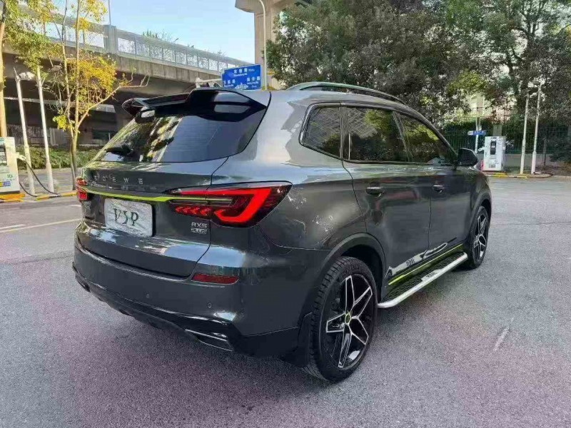 张家界22年荣威RX57