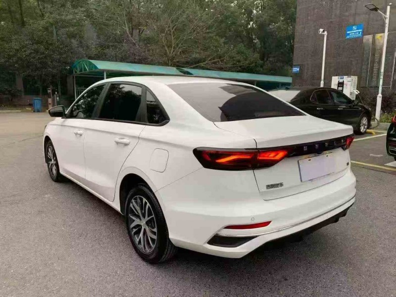 张家界24年吉利帝豪7