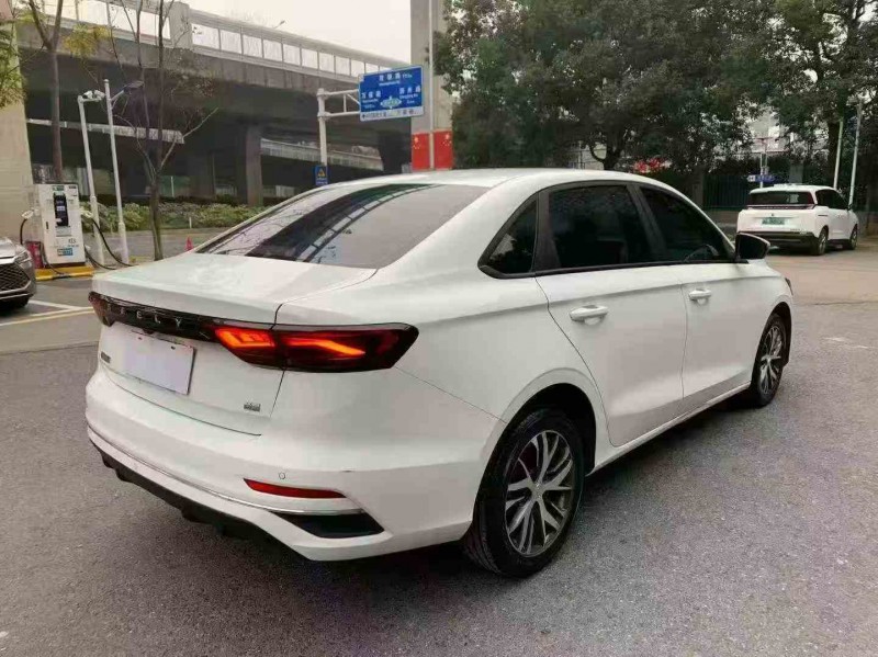 张家界24年吉利帝豪8