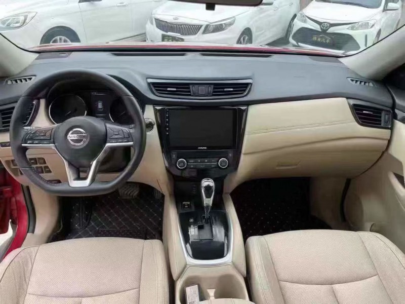 泰安17年日产奇骏8