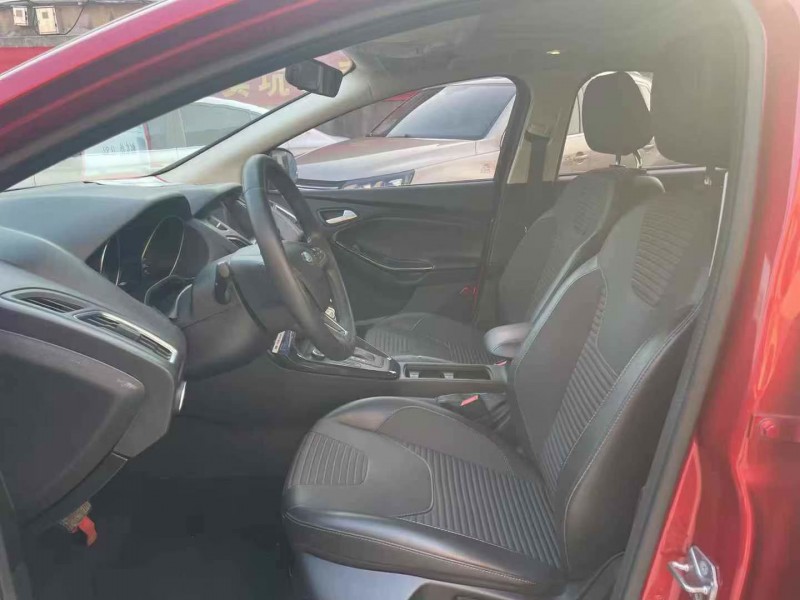 泰安17年福特福克斯4