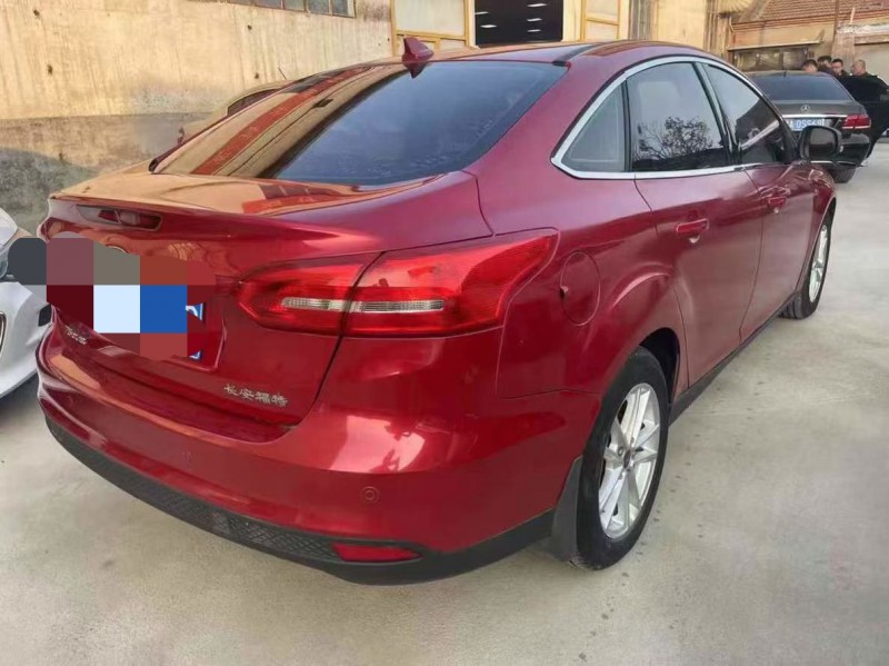 泰安17年福特福克斯5