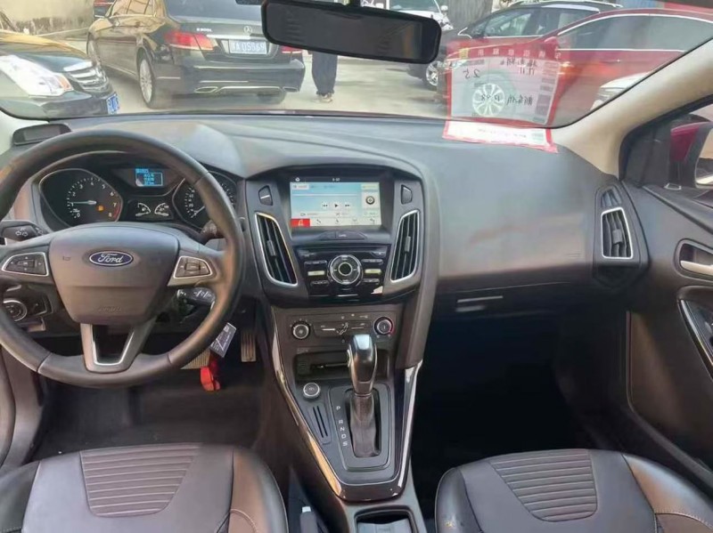 泰安17年福特福克斯6