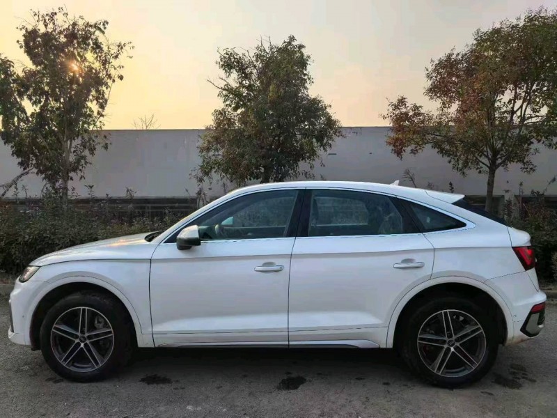 武汉22年奥迪Q56