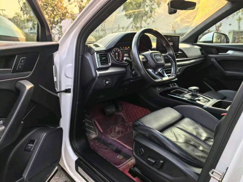 武汉22年奥迪Q57