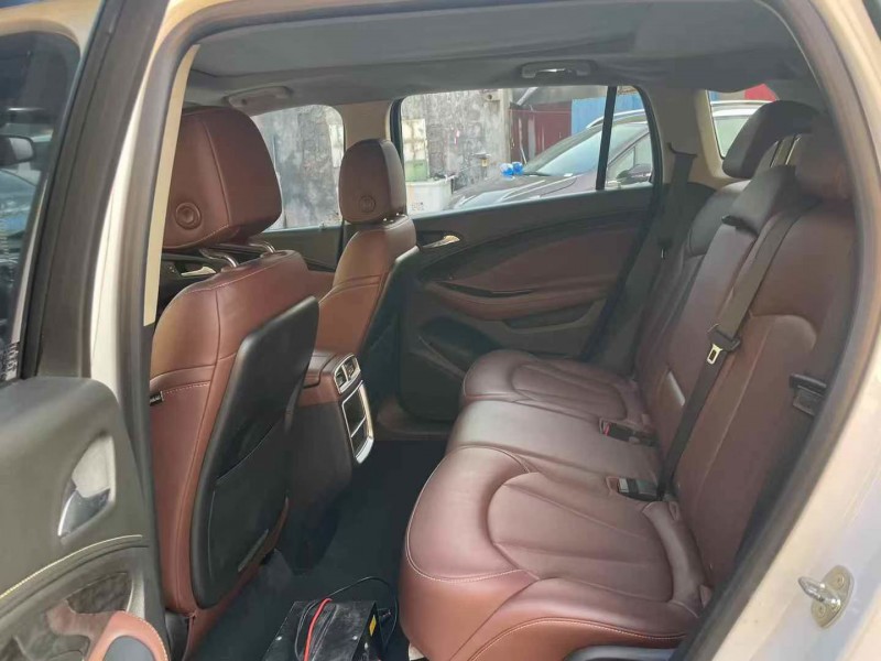 泰安15年别克昂科威5