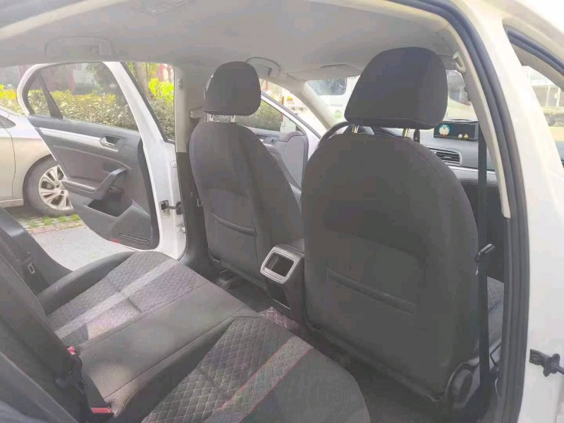 襄阳20年大众凌渡8