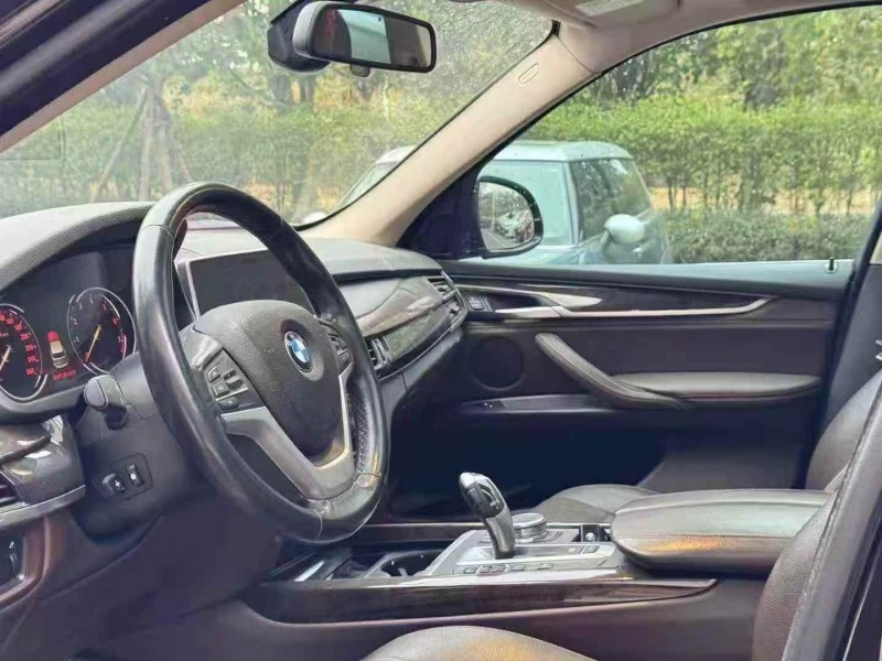 广州19年宝马X56