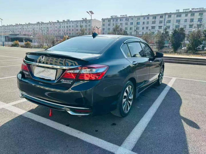 聊城17年本田雅阁7