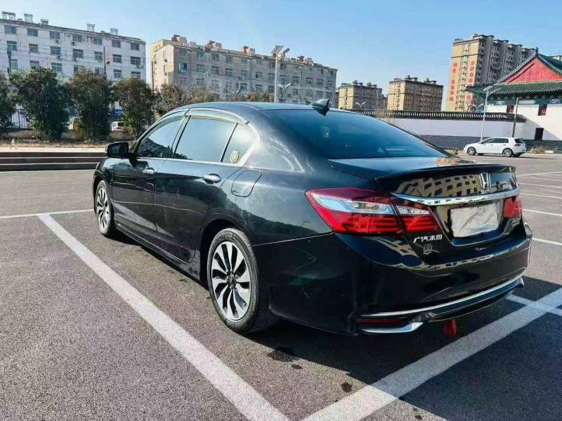 聊城17年本田雅阁8
