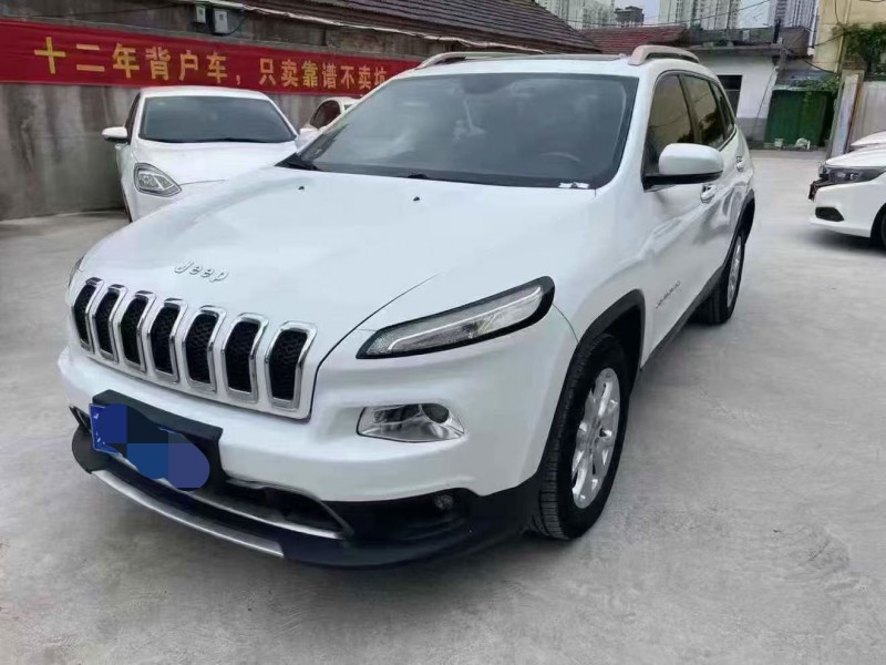 泰安18年Jeep自由光2