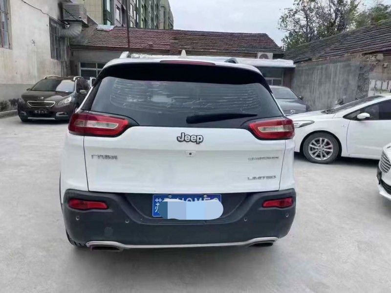 泰安18年Jeep自由光3