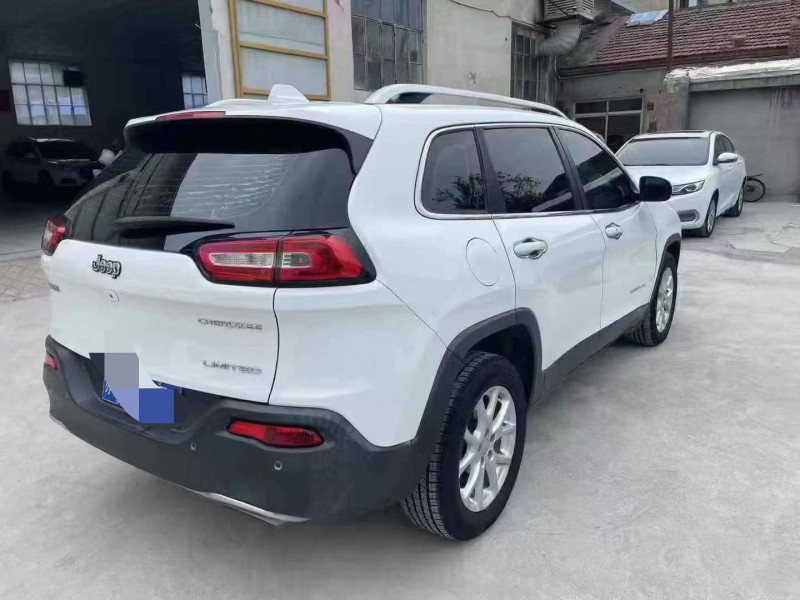 泰安18年Jeep自由光5