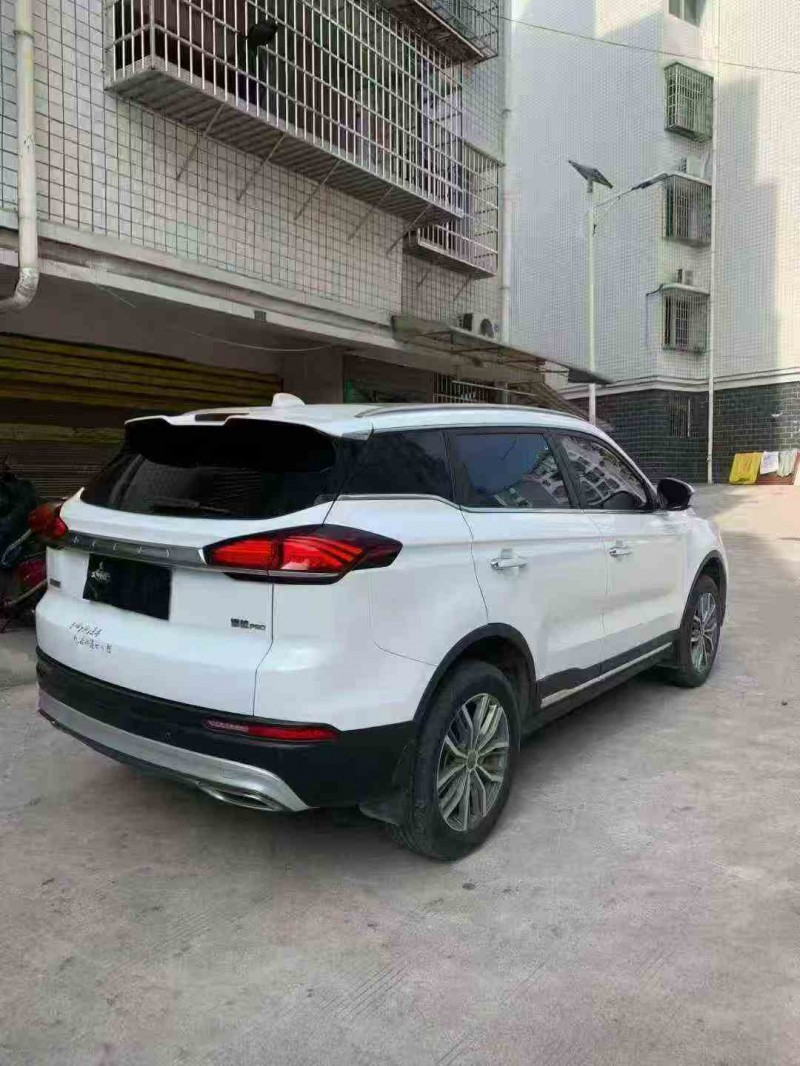 岳阳21年吉利博越8