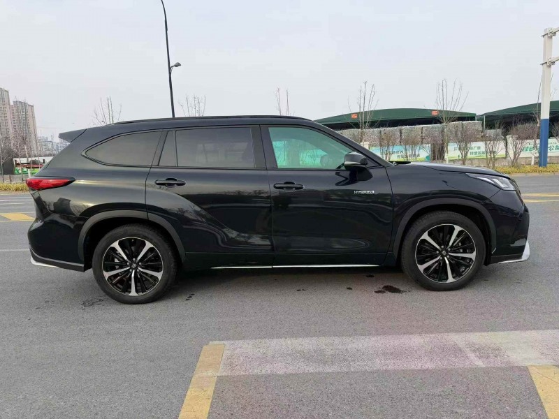 济宁23年丰田皇冠7