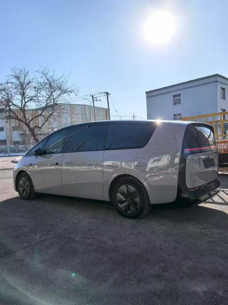 东营24年理想mega7