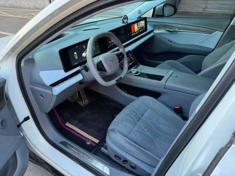 济宁24年岚图汽车梦想家5