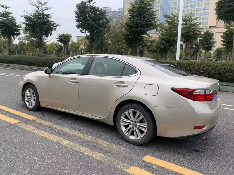 佛山15年雷克萨斯ES7