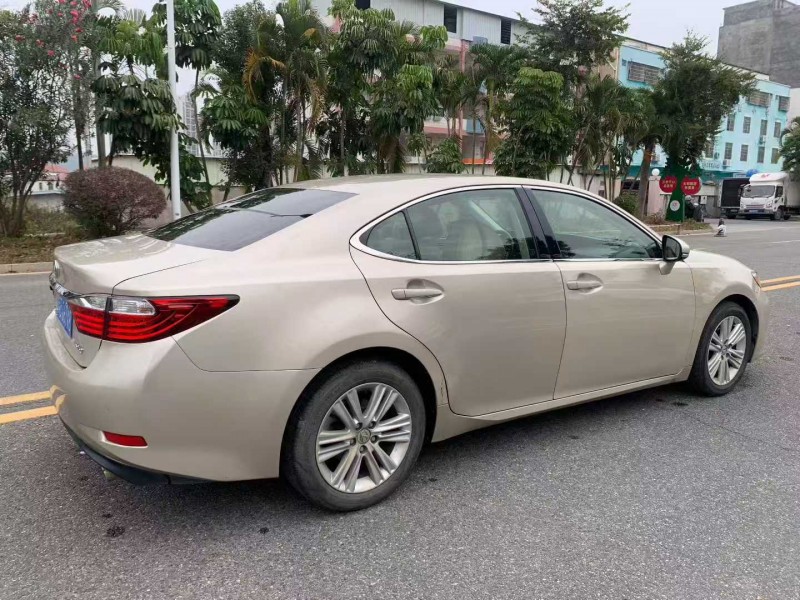 佛山15年雷克萨斯ES8