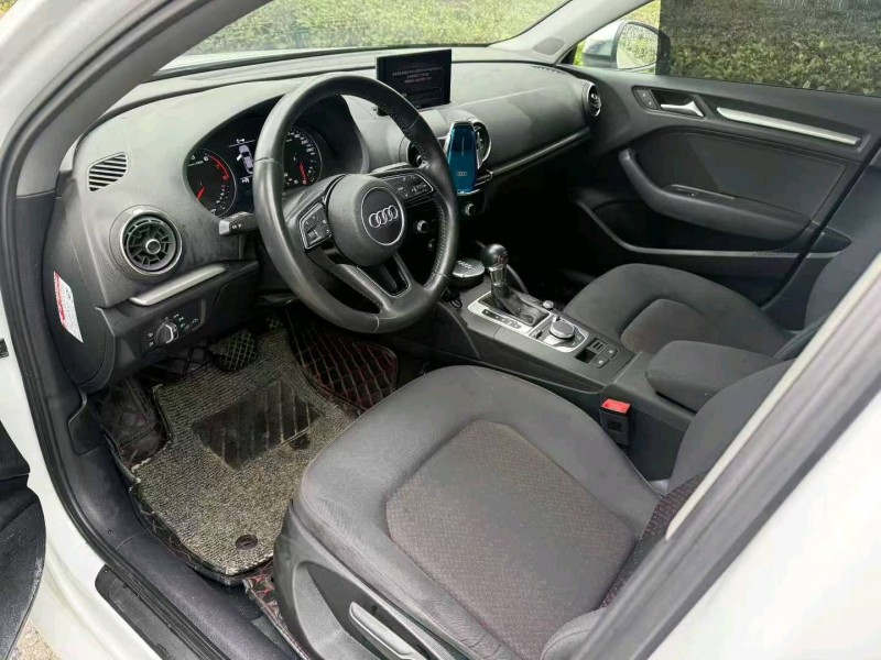 长沙19年奥迪A33