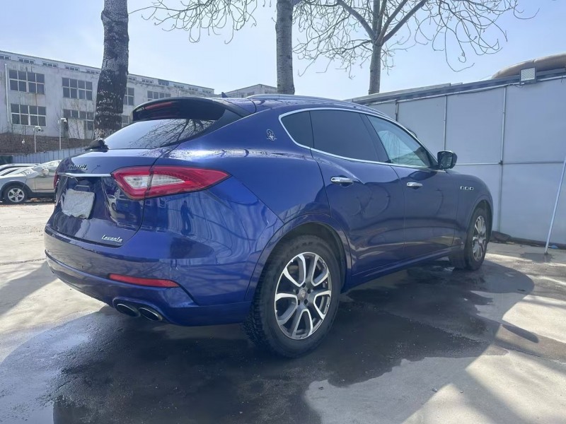 青岛17年玛莎拉蒂Levante4