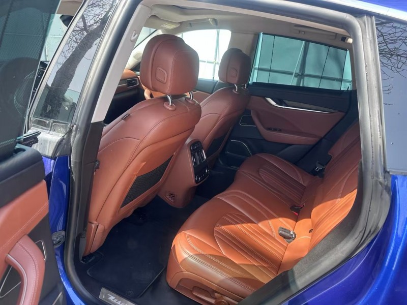 青岛17年玛莎拉蒂Levante5