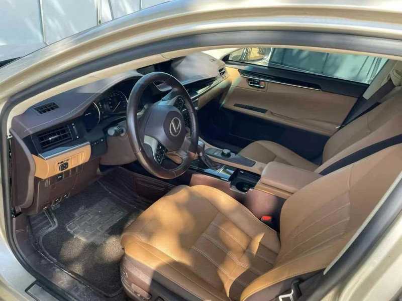 青岛17年雷克萨斯ES2