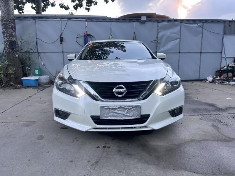 青島18年日產天籟1