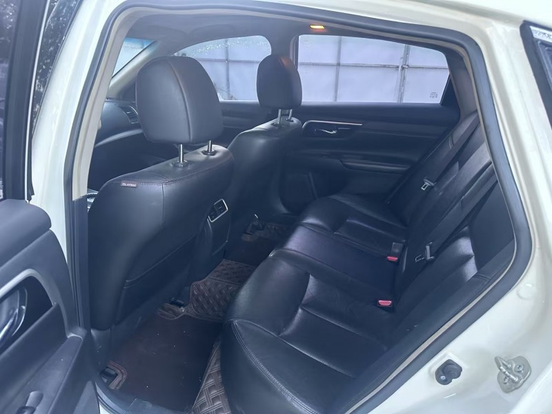 青島18年日產天籟4