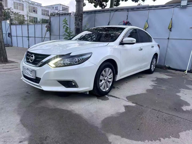 青島18年日產天籟6