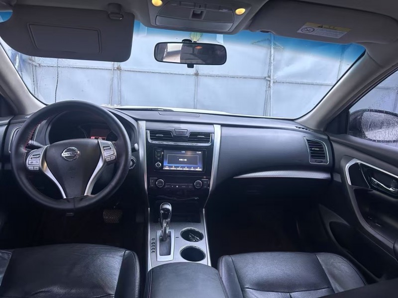 青島18年日產天籟7