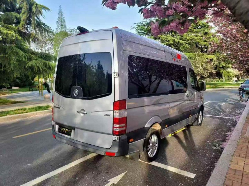 枣庄17年奔驰斯宾特8