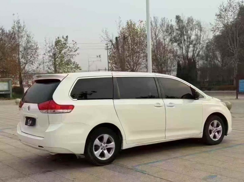 滨州12年丰田塞纳7