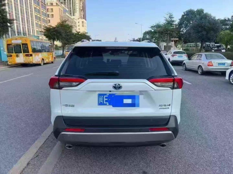 厦门24年丰田RAV4荣放8