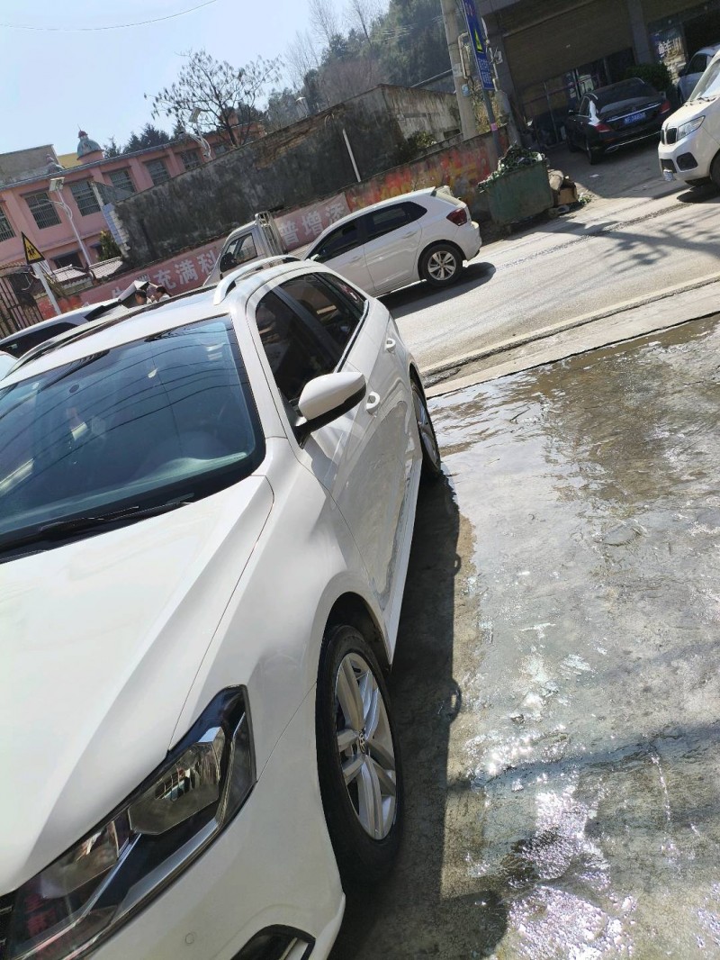 毕节17年大众朗行6